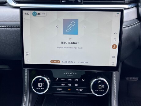 Jaguar F-Pace 2.0 D200 MHEV R-Dynamic SE Auto AWD Euro 6 (s/s) 5dr 68