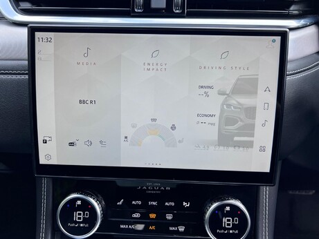 Jaguar F-Pace 2.0 D200 MHEV R-Dynamic SE Auto AWD Euro 6 (s/s) 5dr 70