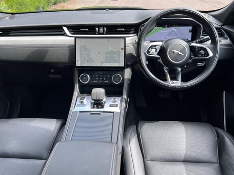 Jaguar F-Pace 2.0 D200 MHEV R-Dynamic SE Auto AWD Euro 6 (s/s) 5dr 85