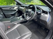 Jaguar F-Pace 2.0 D200 MHEV R-Dynamic SE Auto AWD Euro 6 (s/s) 5dr 16