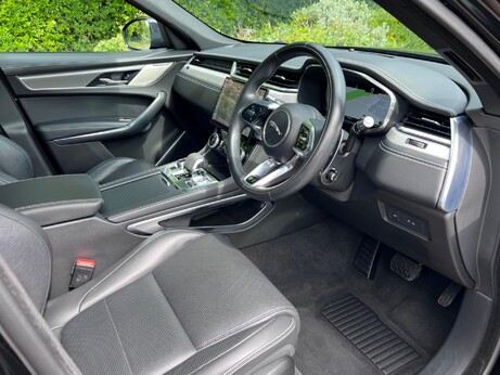 Jaguar F-Pace 2.0 D200 MHEV R-Dynamic SE Auto AWD Euro 6 (s/s) 5dr 12