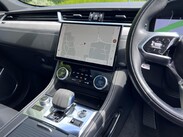 Jaguar F-Pace 2.0 D200 MHEV R-Dynamic SE Auto AWD Euro 6 (s/s) 5dr 17