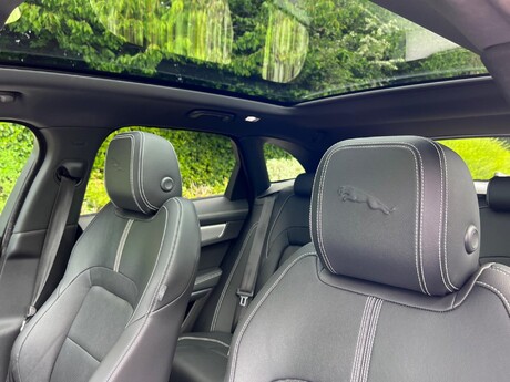 Jaguar F-Pace 2.0 D200 MHEV R-Dynamic SE Auto AWD Euro 6 (s/s) 5dr 25