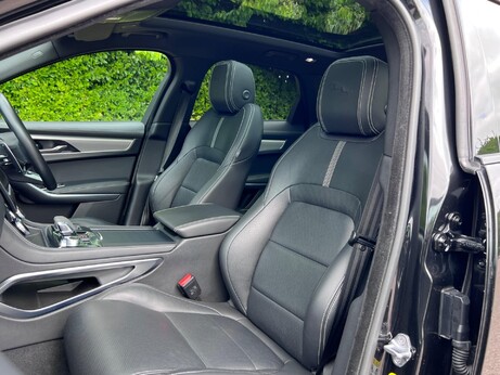 Jaguar F-Pace 2.0 D200 MHEV R-Dynamic SE Auto AWD Euro 6 (s/s) 5dr 22