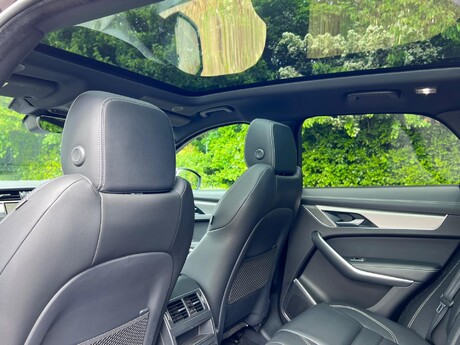 Jaguar F-Pace 2.0 D200 MHEV R-Dynamic SE Auto AWD Euro 6 (s/s) 5dr 31