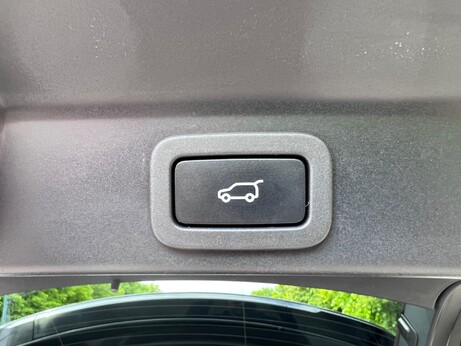 Jaguar F-Pace 2.0 D200 MHEV R-Dynamic SE Auto AWD Euro 6 (s/s) 5dr 30