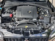 Jaguar F-Pace 2.0 D200 MHEV R-Dynamic SE Auto AWD Euro 6 (s/s) 5dr 37