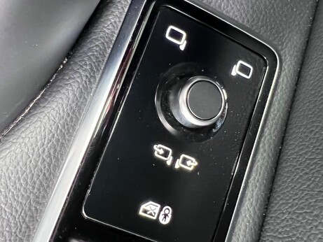 Jaguar F-Pace 2.0 D200 MHEV R-Dynamic SE Auto AWD Euro 6 (s/s) 5dr 35