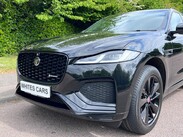 Jaguar F-Pace 2.0 D200 MHEV R-Dynamic SE Auto AWD Euro 6 (s/s) 5dr 44