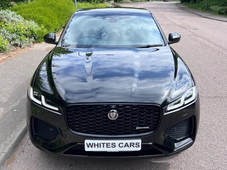 Jaguar F-Pace 2.0 D200 MHEV R-Dynamic SE Auto AWD Euro 6 (s/s) 5dr 46