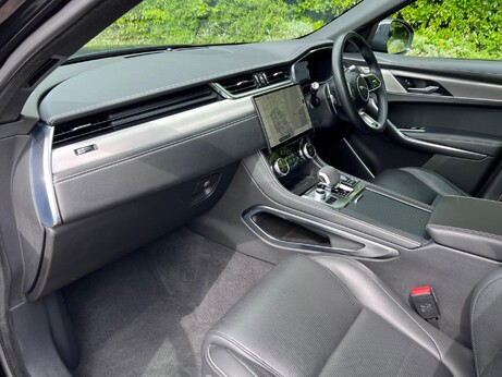Jaguar F-Pace 2.0 D200 MHEV R-Dynamic SE Auto AWD Euro 6 (s/s) 5dr 56