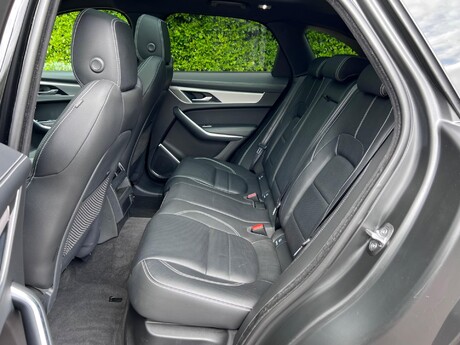 Jaguar F-Pace 2.0 D200 MHEV R-Dynamic SE Auto AWD Euro 6 (s/s) 5dr 62