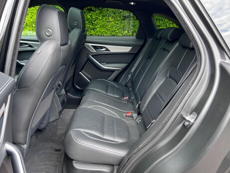 Jaguar F-Pace 2.0 D200 MHEV R-Dynamic SE Auto AWD Euro 6 (s/s) 5dr 58