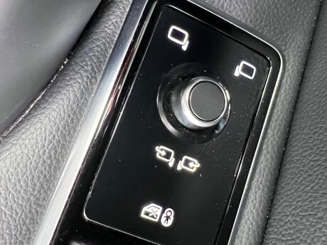 Jaguar F-Pace 2.0 D200 MHEV R-Dynamic SE Auto AWD Euro 6 (s/s) 5dr 40
