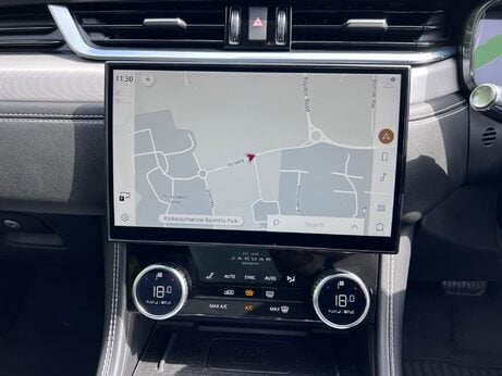 Jaguar F-Pace 2.0 D200 MHEV R-Dynamic SE Auto AWD Euro 6 (s/s) 5dr 72
