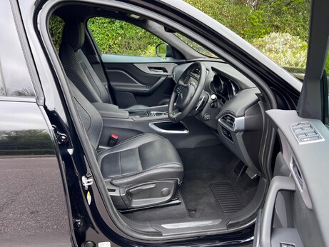 Jaguar F-Pace 2.0 D180 R-Sport Auto AWD Euro 6 (s/s) 5dr 9