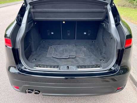 Jaguar F-Pace 2.0 D180 R-Sport Auto AWD Euro 6 (s/s) 5dr 31