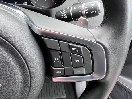 Jaguar F-Pace 2.0 D180 R-Sport Auto AWD Euro 6 (s/s) 5dr 34
