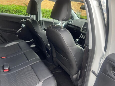 Peugeot 2008 1.2 PureTech Allure Euro 6 5dr 23