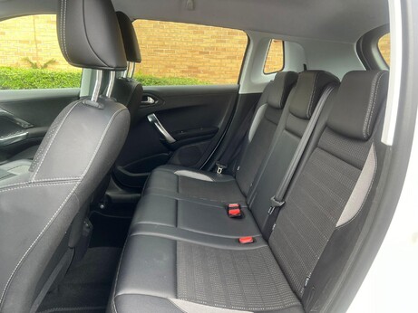 Peugeot 2008 1.2 PureTech Allure Euro 6 5dr 27