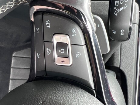 Volkswagen Golf 2.0 TSI R DSG 4Motion Euro 6 (s/s) 5dr 37