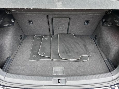 Volkswagen Golf 2.0 TSI R DSG 4Motion Euro 6 (s/s) 5dr 35