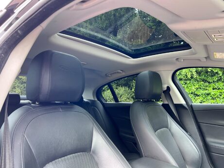 Jaguar XE 2.0d Portfolio Auto AWD Euro 6 (s/s) 4dr 64