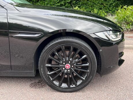 Jaguar XE 2.0d Portfolio Auto AWD Euro 6 (s/s) 4dr 5