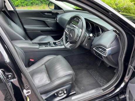 Jaguar XE 2.0d Portfolio Auto AWD Euro 6 (s/s) 4dr 9