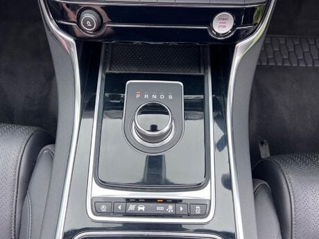 Jaguar XE 2.0d Portfolio Auto AWD Euro 6 (s/s) 4dr 21