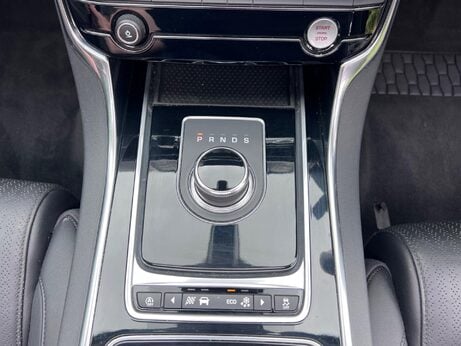 Jaguar XE 2.0d Portfolio Auto AWD Euro 6 (s/s) 4dr 17