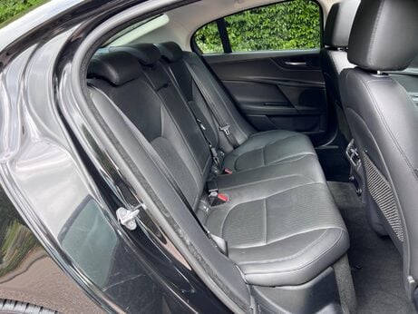 Jaguar XE 2.0d Portfolio Auto AWD Euro 6 (s/s) 4dr 25