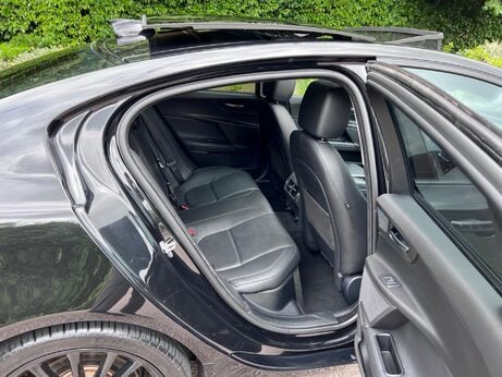 Jaguar XE 2.0d Portfolio Auto AWD Euro 6 (s/s) 4dr 27