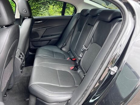 Jaguar XE 2.0d Portfolio Auto AWD Euro 6 (s/s) 4dr 29