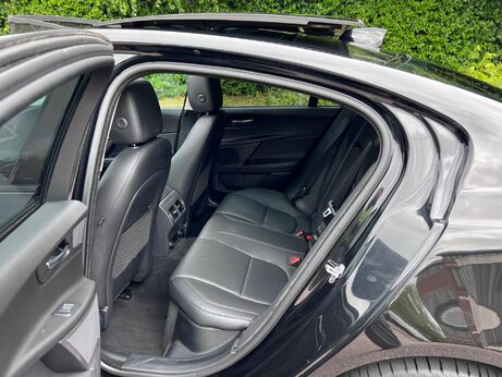 Jaguar XE 2.0d Portfolio Auto AWD Euro 6 (s/s) 4dr 30