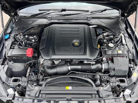 Jaguar XE 2.0d Portfolio Auto AWD Euro 6 (s/s) 4dr 32
