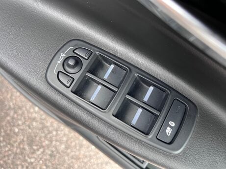 Jaguar XE 2.0d Portfolio Auto AWD Euro 6 (s/s) 4dr 38