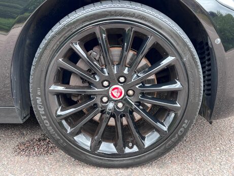 Jaguar XE 2.0d Portfolio Auto AWD Euro 6 (s/s) 4dr 40