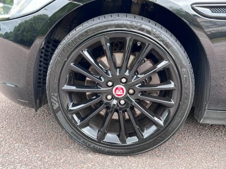 Jaguar XE 2.0d Portfolio Auto AWD Euro 6 (s/s) 4dr 45