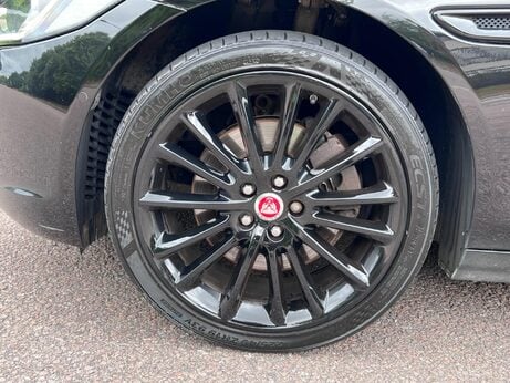 Jaguar XE 2.0d Portfolio Auto AWD Euro 6 (s/s) 4dr 41