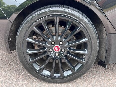 Jaguar XE 2.0d Portfolio Auto AWD Euro 6 (s/s) 4dr 42