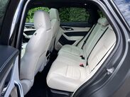 Jaguar F-Pace 2.0 D200 MHEV R-Dynamic SE Auto AWD Euro 6 (s/s) 5dr 33
