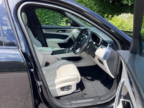 Jaguar F-Pace 2.0 D200 MHEV R-Dynamic SE Auto AWD Euro 6 (s/s) 5dr 11
