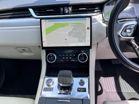 Jaguar F-Pace 2.0 D200 MHEV R-Dynamic SE Auto AWD Euro 6 (s/s) 5dr 19