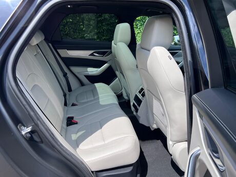 Jaguar F-Pace 2.0 D200 MHEV R-Dynamic SE Auto AWD Euro 6 (s/s) 5dr 29