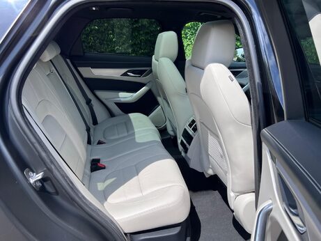 Jaguar F-Pace 2.0 D200 MHEV R-Dynamic SE Auto AWD Euro 6 (s/s) 5dr 25