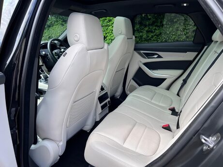 Jaguar F-Pace 2.0 D200 MHEV R-Dynamic SE Auto AWD Euro 6 (s/s) 5dr 28