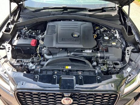 Jaguar F-Pace 2.0 D200 MHEV R-Dynamic SE Auto AWD Euro 6 (s/s) 5dr 33