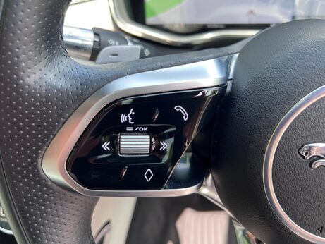 Jaguar F-Pace 2.0 D200 MHEV R-Dynamic SE Auto AWD Euro 6 (s/s) 5dr 35