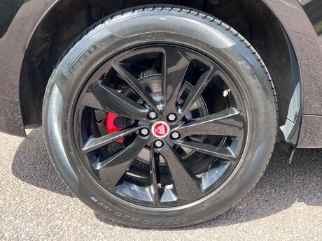 Jaguar F-Pace 2.0 D200 MHEV R-Dynamic SE Auto AWD Euro 6 (s/s) 5dr 48